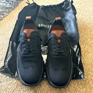 Size 12 (46 European) Breeze all blackout urban ultra shoe. New in breeze bag.